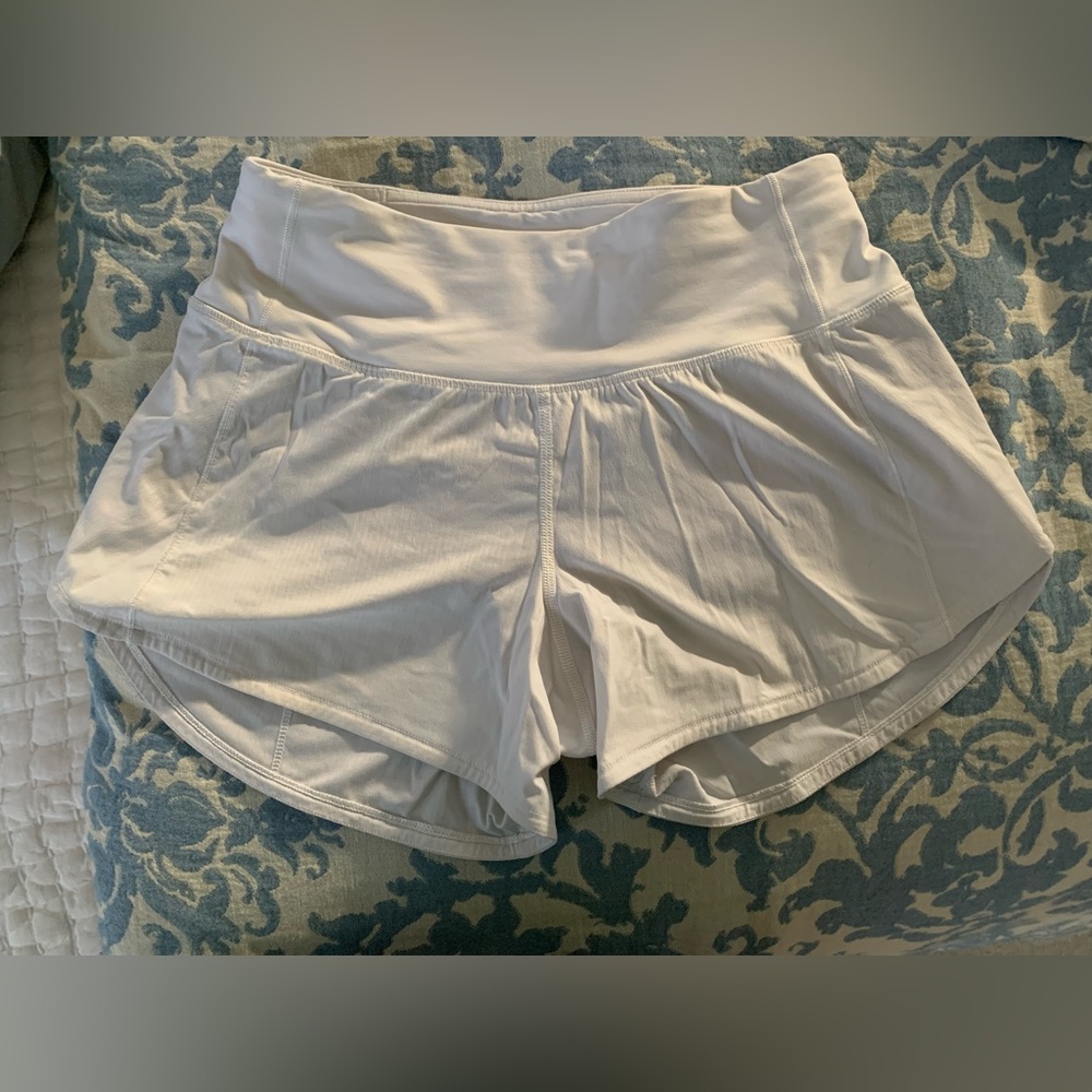 Size 2 2.5” white Lulu speed up shorts like new with nude liner